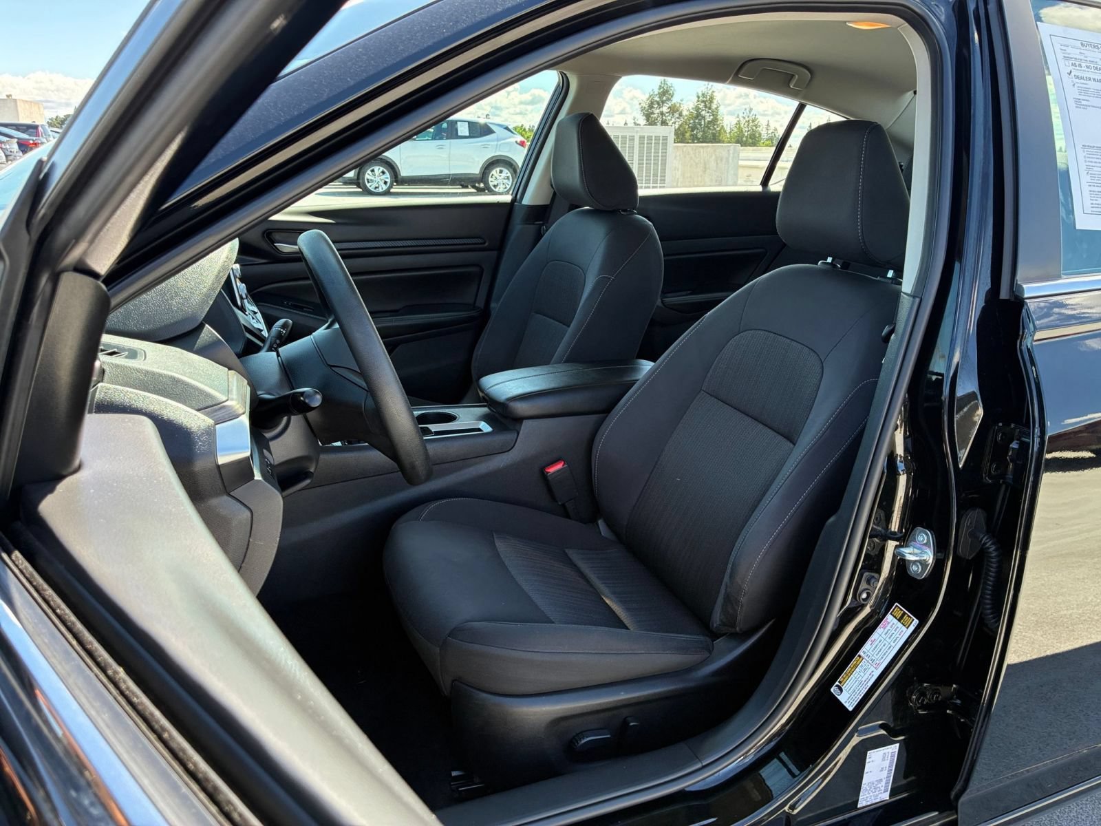 Used 2025 Nissan Altima 2.5 SV FWD image 25