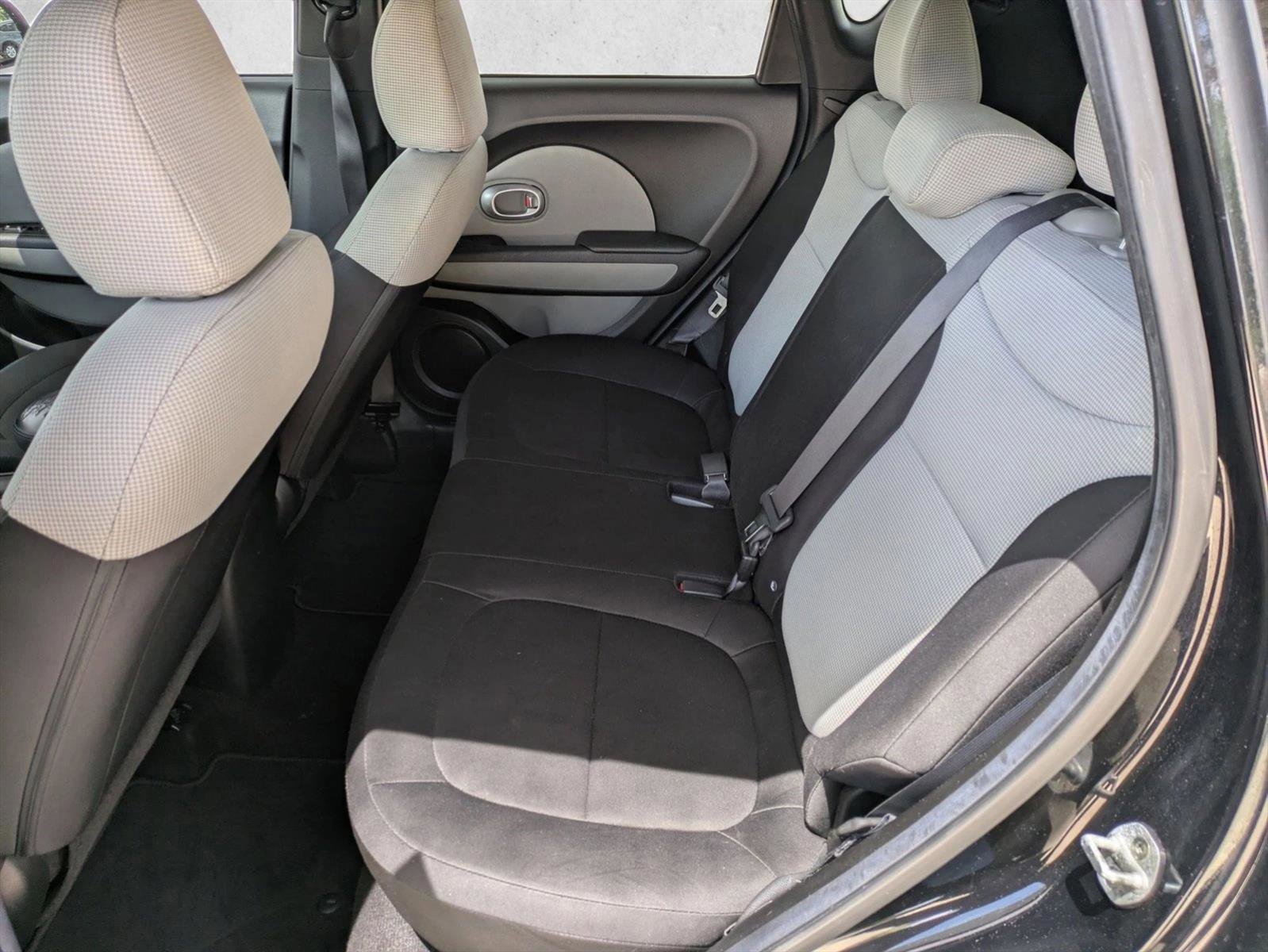 Used 2015 Kia Soul FWD image 17