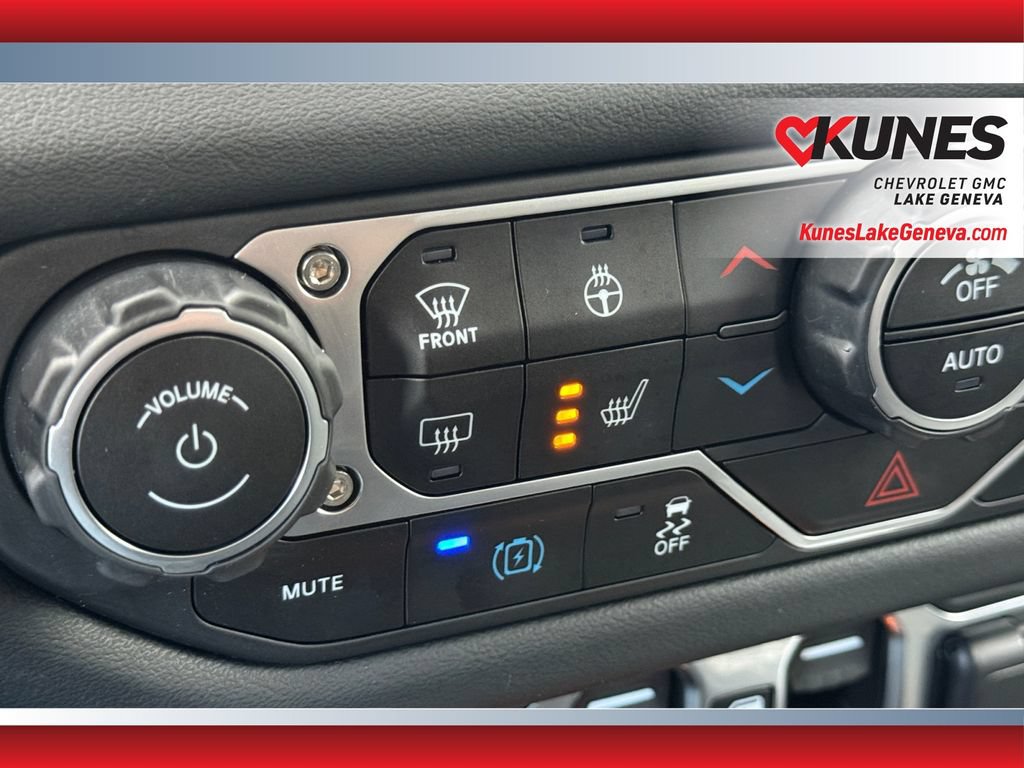 Used 2024 Jeep Wrangler Unlimited Sahara AWD/4WD image 32