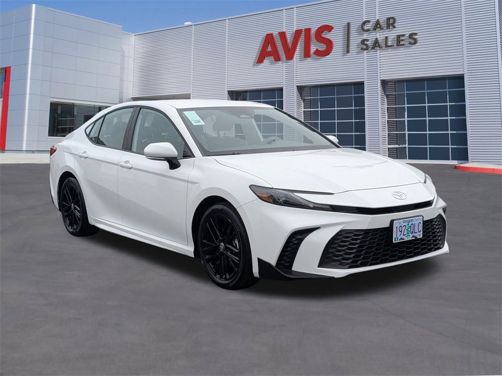 Used 2025 Toyota Camry LE image 3