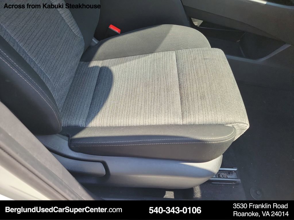 Used 2023 Nissan Rogue SV image 16