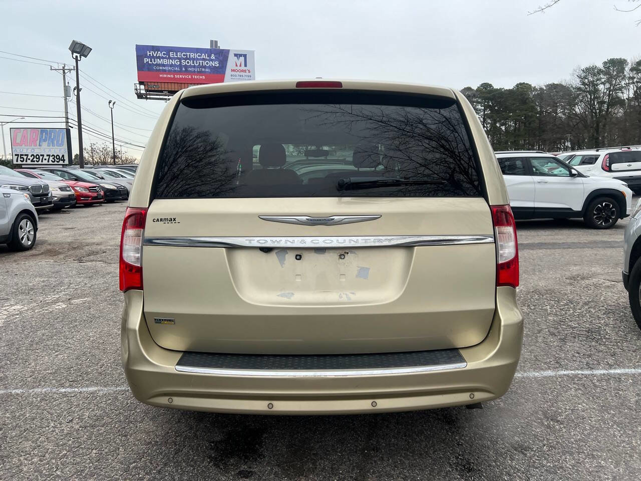 Used 2012 Chrysler Town & Country Touring-L w/ Entertainment Group #2 image 7