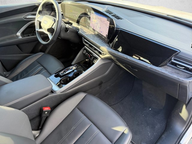 Used 2025 Audi Q5 Premium w/ Convenience Package AWD/4WD image 17