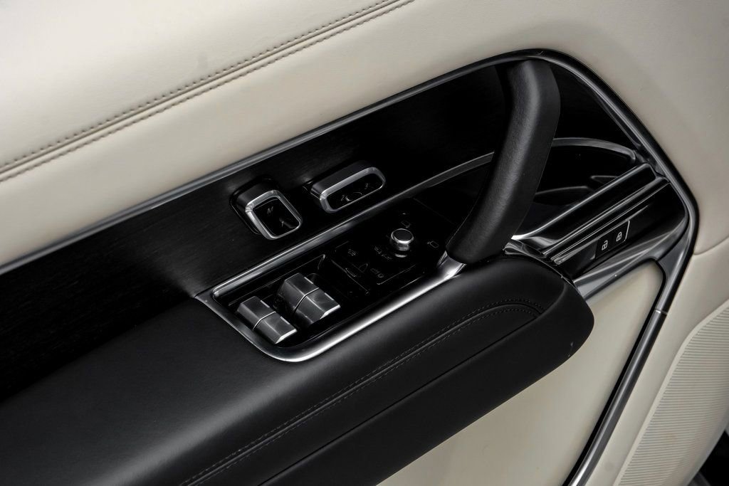 Used 2022 Land Rover Range Rover Long Wheelbase SE image 36