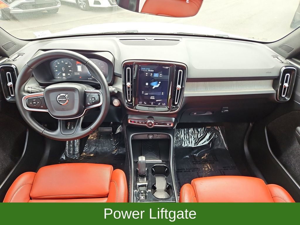 Used 2019 Volvo XC40 T4 Inscription FWD image 9