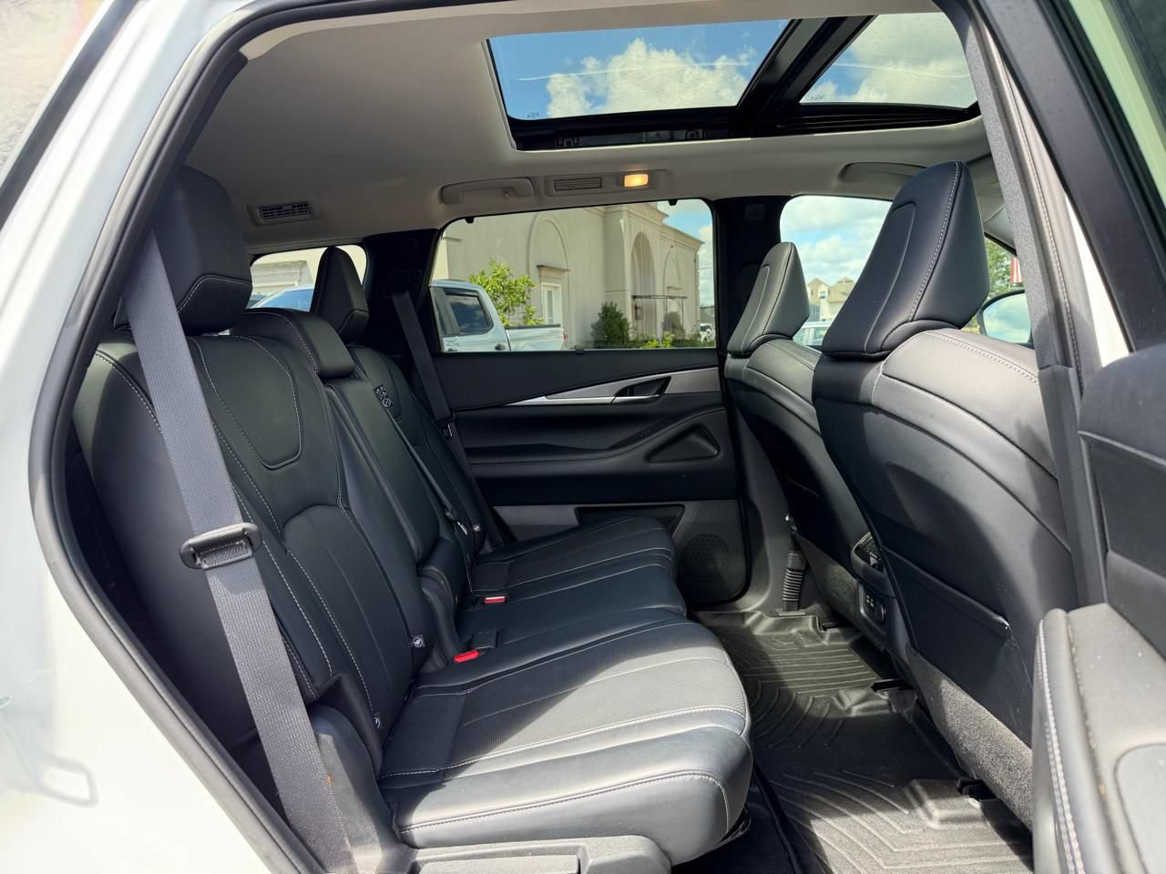 Used 2023 INFINITI QX60 Luxe w/ Cargo Package AWD/4WD image 16