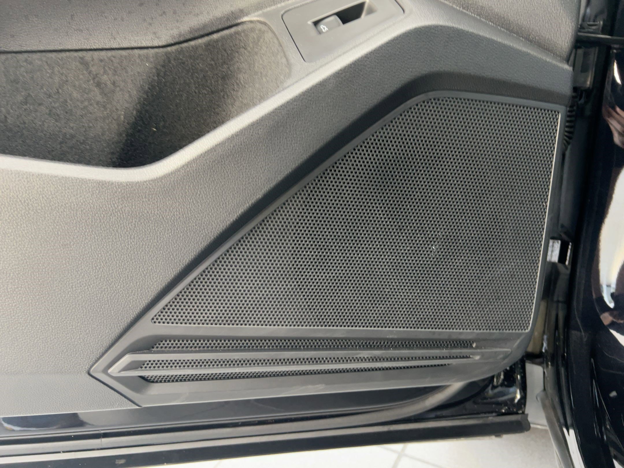 Certified 2023 Volkswagen Tiguan SEL R-Line image 23