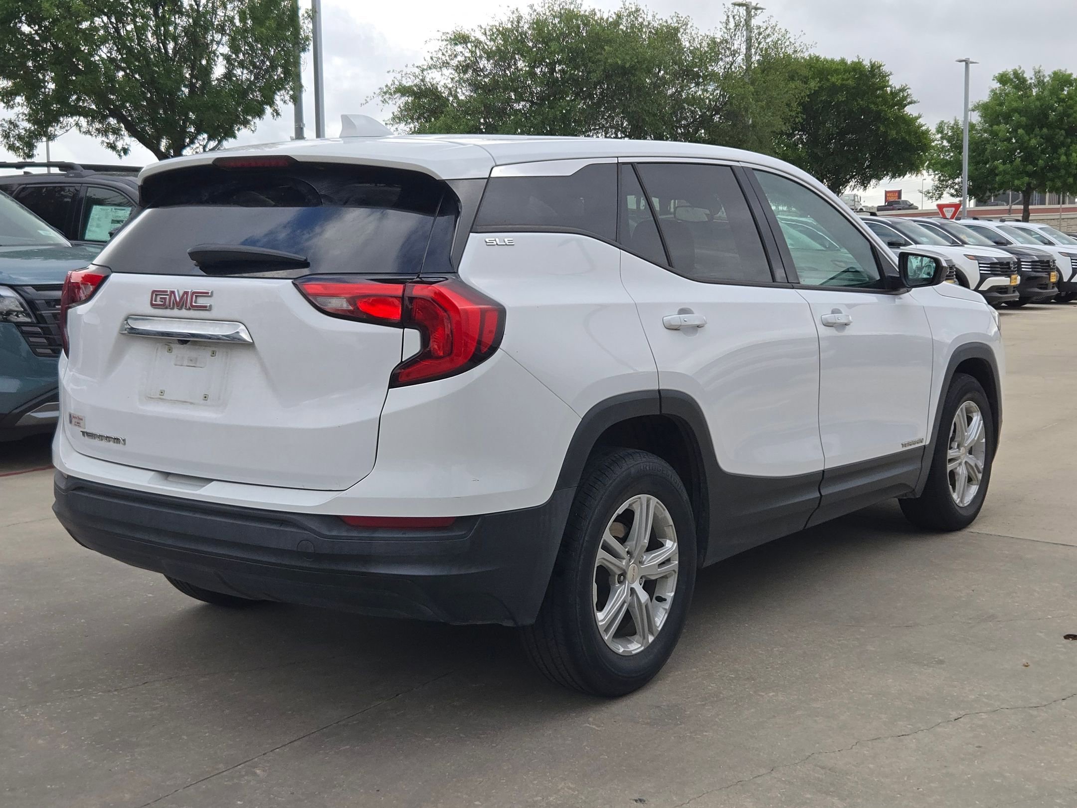 Used 2020 GMC Terrain SLE image 3