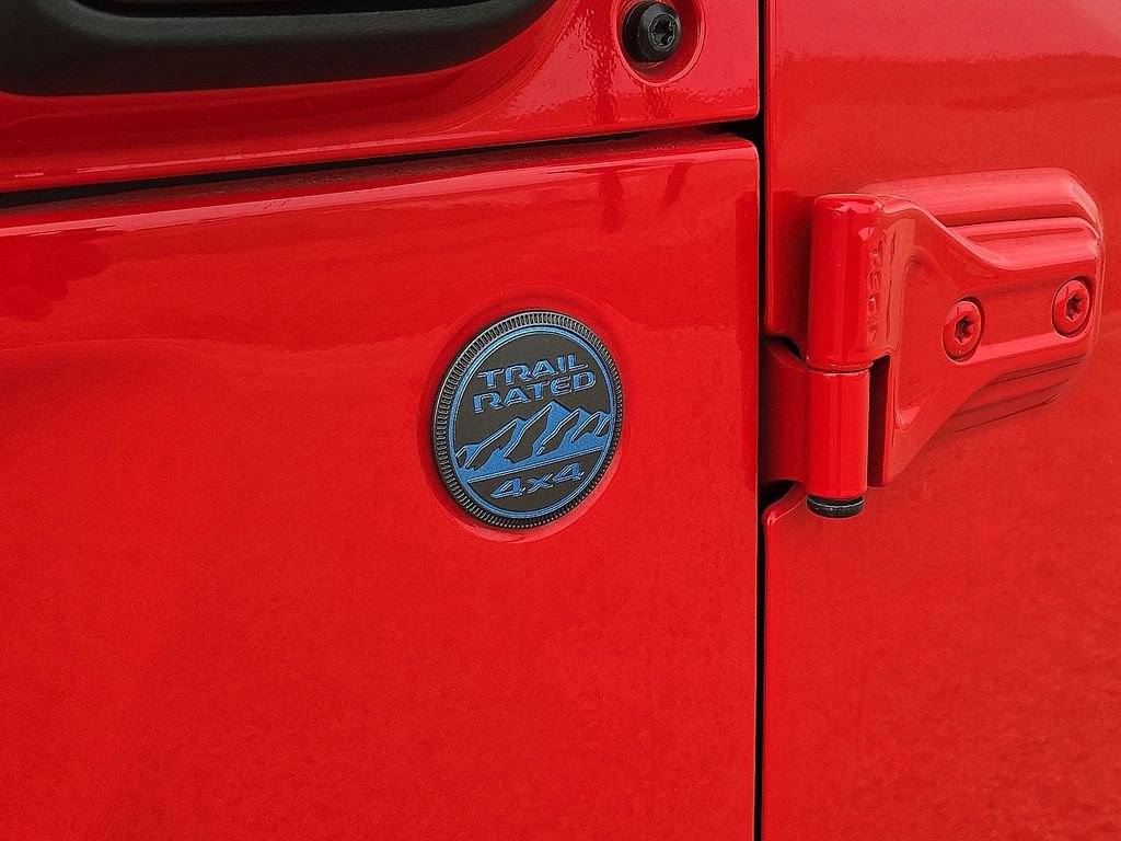 Used 2025 Jeep Wrangler Sahara 4xe image 11