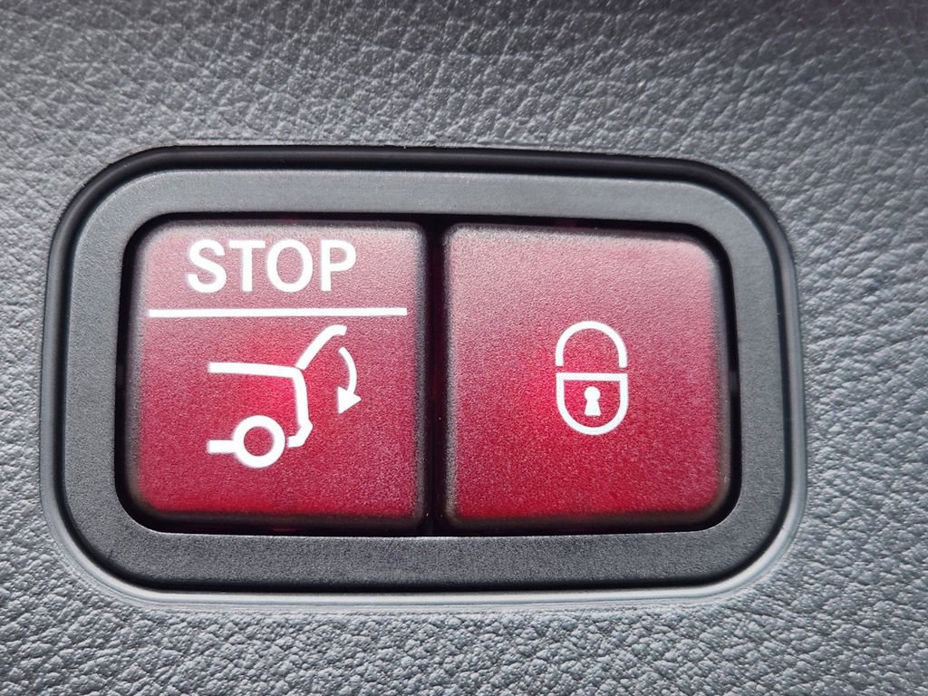 New 2025 Mercedes-Benz GLA 250 4MATIC image 17