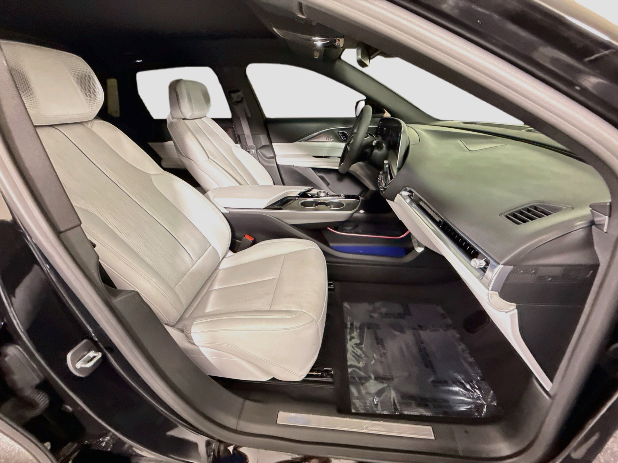 Used 2023 Cadillac Lyriq AWD image 29