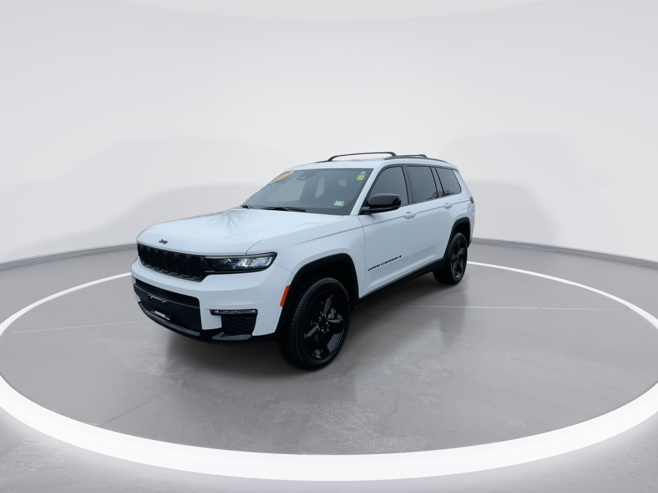 Used 2025 Jeep Grand Cherokee L Limited w/ Black Appearance Package AWD/4WD image 7