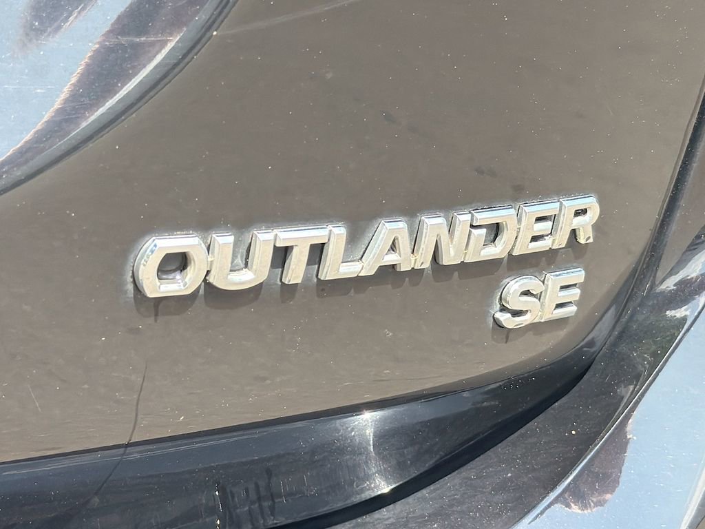 Used 2016 Mitsubishi Outlander SE FWD image 32