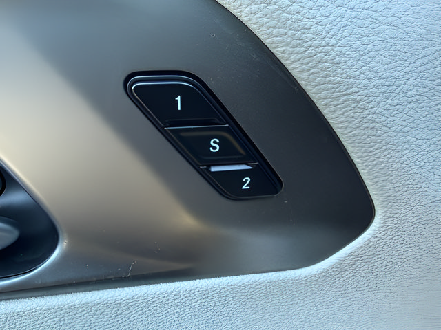 Used 2024 Chrysler Pacifica Touring-L FWD image 19