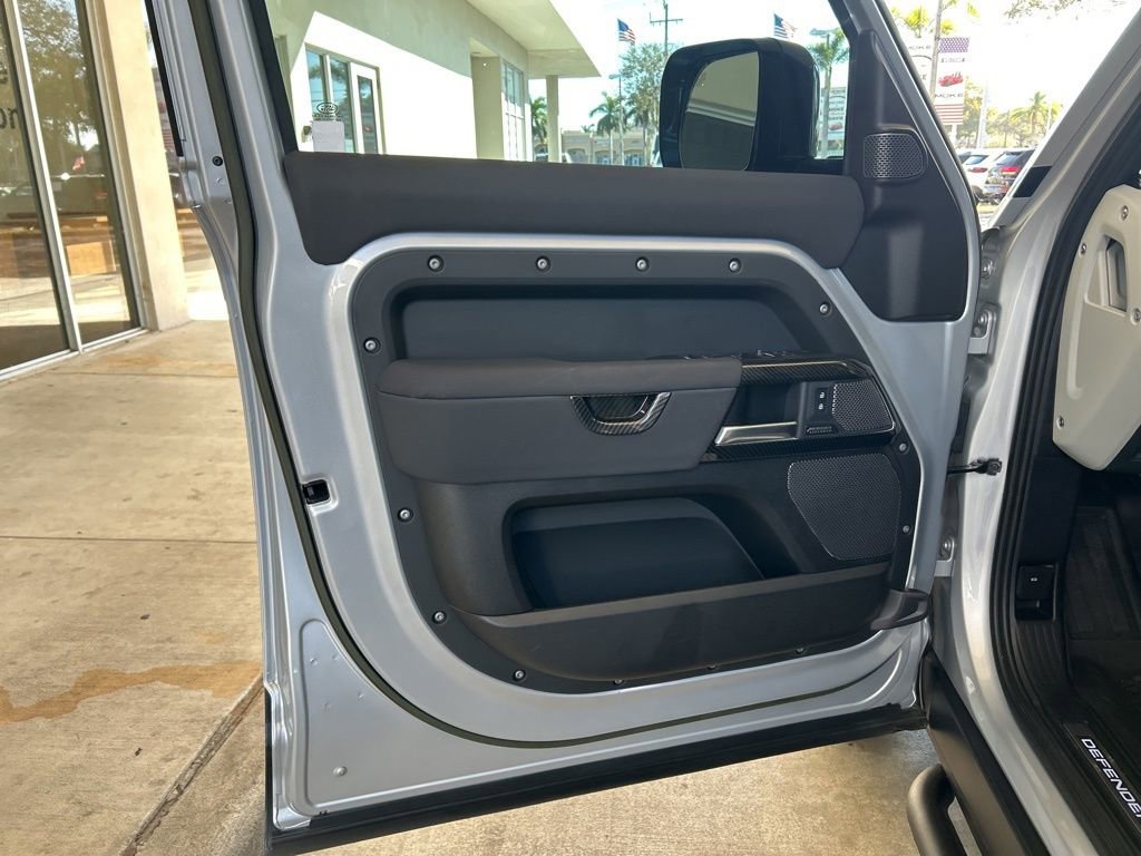 Used 2023 Land Rover Defender 110 X-Dynamic SE image 53