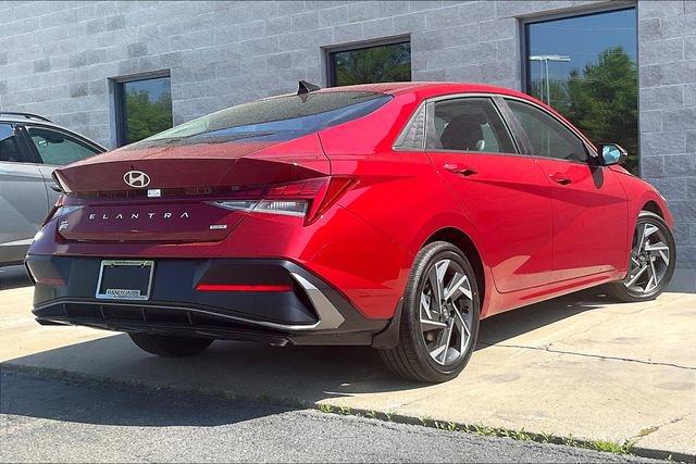 New 2025 Hyundai Elantra Limited image 15