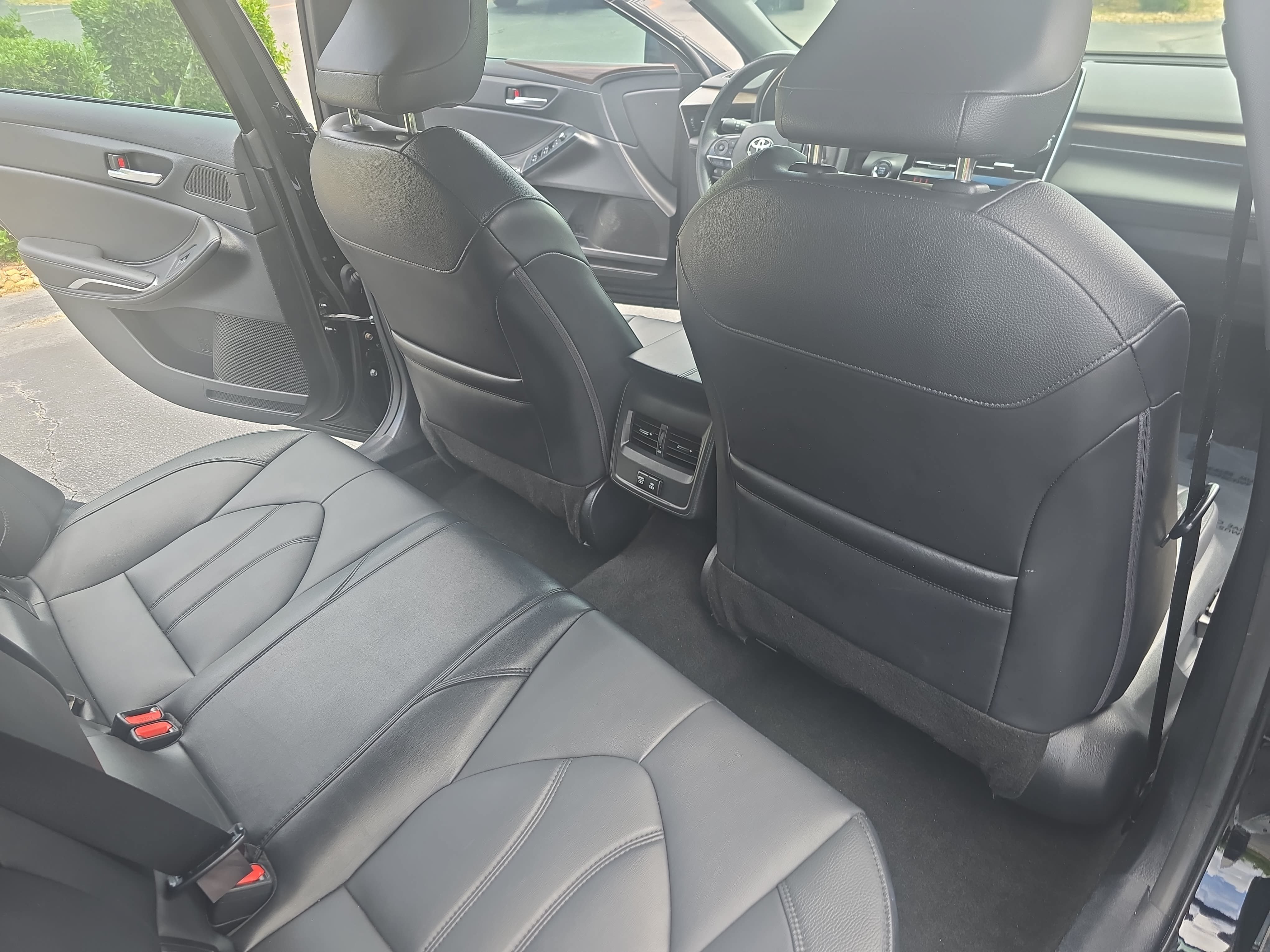 Used 2022 Toyota Avalon XLE w/ Moonroof Package FWD image 11