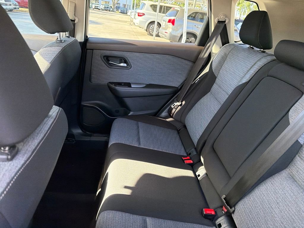 Used 2022 Nissan Rogue SV FWD image 32