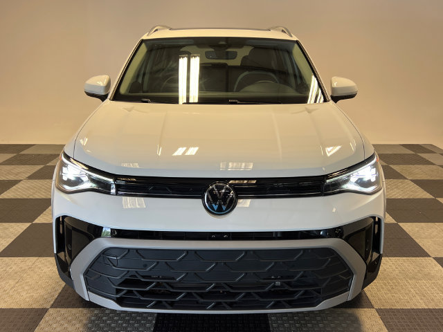 Certified 2025 Volkswagen Taos SE FWD image 2