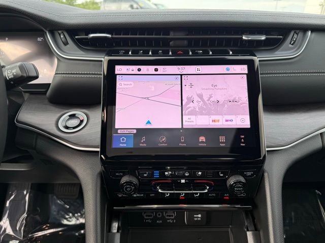 New 2025 Jeep Grand Cherokee Limited w/ Luxury Tech Group II image 22