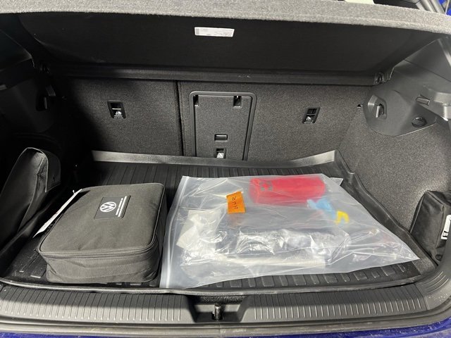 Used 2025 Volkswagen Golf R 2.0T image 26