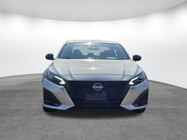Used 2025 Nissan Altima 2.5 SV FWD image 2