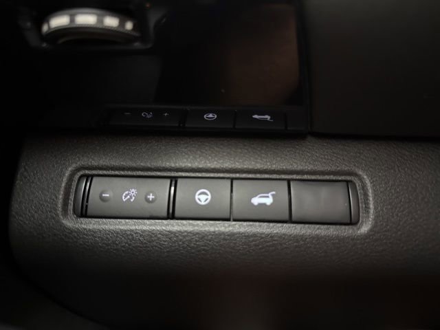 Used 2025 Nissan Pathfinder SV w/ SV Premium Package image 33