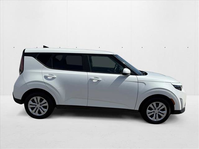 Used 2023 Kia Soul LX image 4