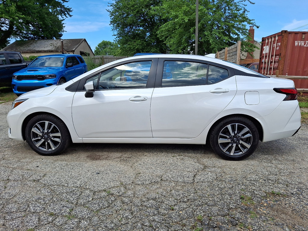 Used 2024 Nissan Versa SV FWD image 2