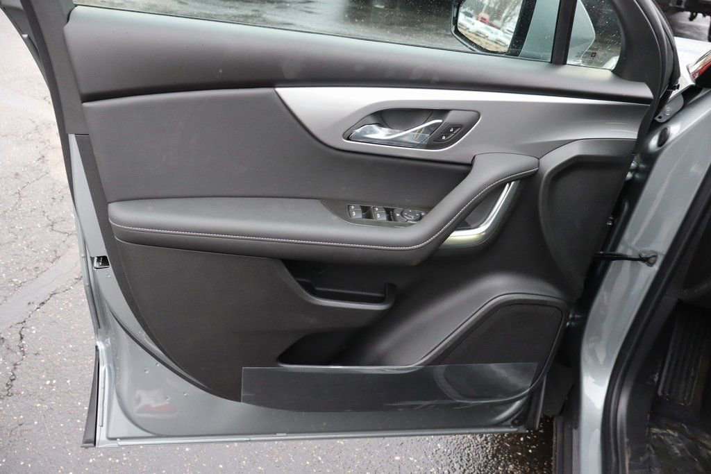 New 2026 Chevrolet Blazer LT w/ LPO, Black Sport Package image 4