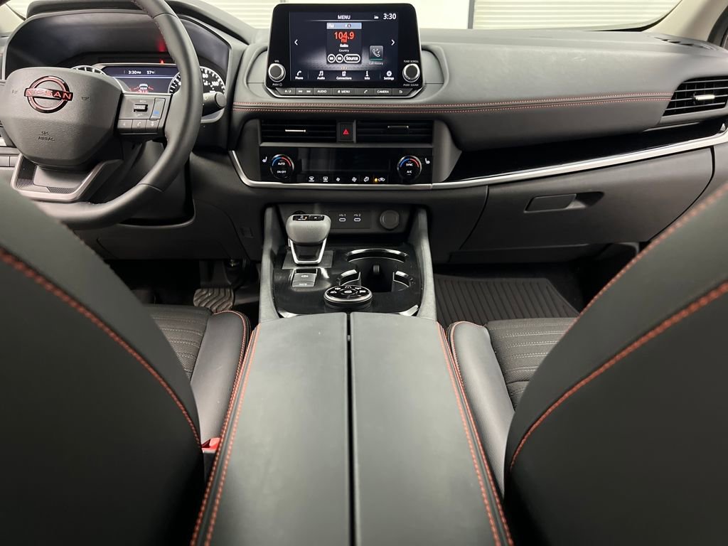 Used 2025 Nissan Rogue SV image 36