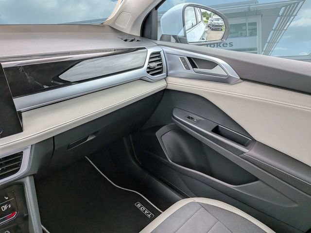 New 2026 Volkswagen Taos SE FWD image 17