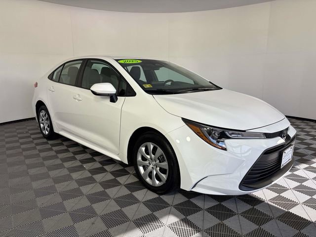 Used 2025 Toyota Corolla LE image 1