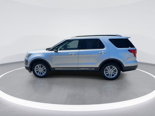 Used 2016 Ford Explorer XLT w/ Equipment Group 201A FWD image 4