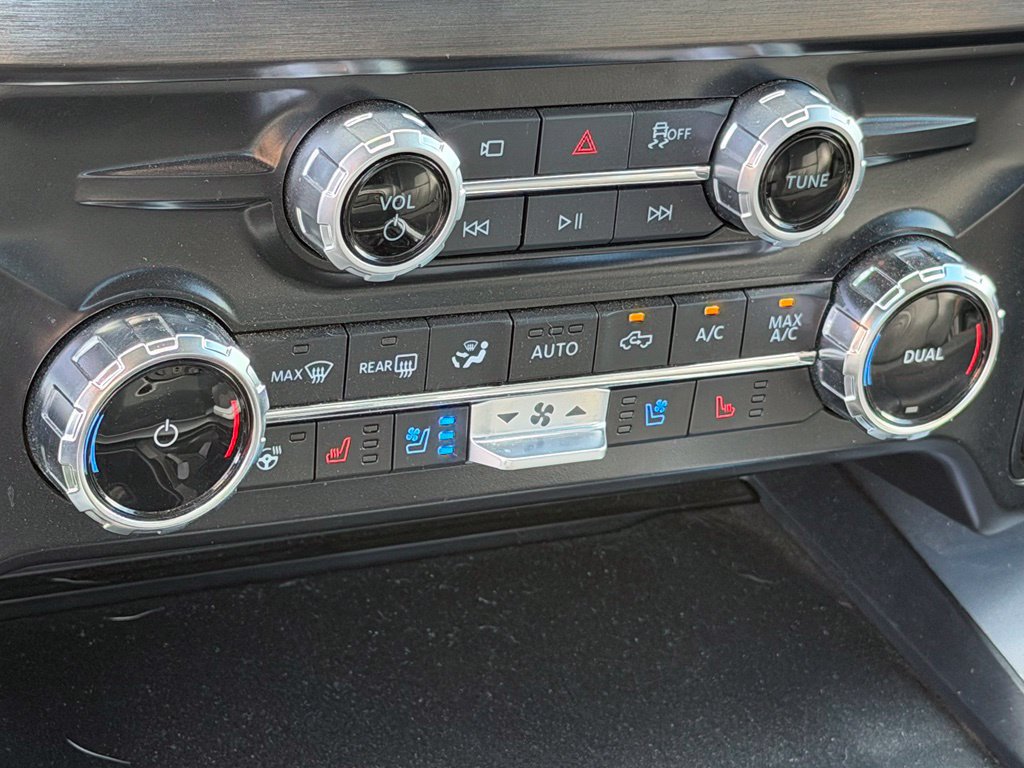 Used 2025 Ford F350 Lariat w/ Chrome Package AWD/4WD image 28