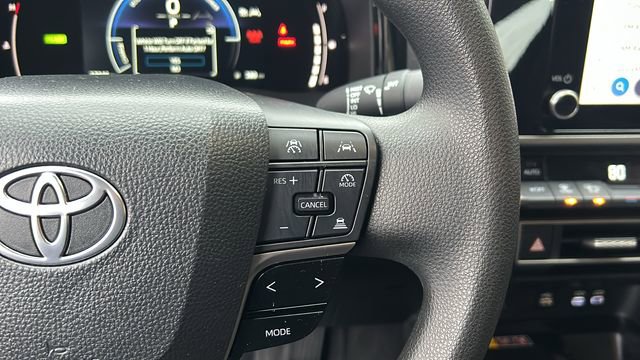 Used 2025 Toyota Camry LE image 6