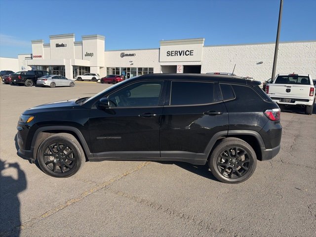 Used 2025 Jeep Compass Latitude w/ Altitude Special Edition image 3