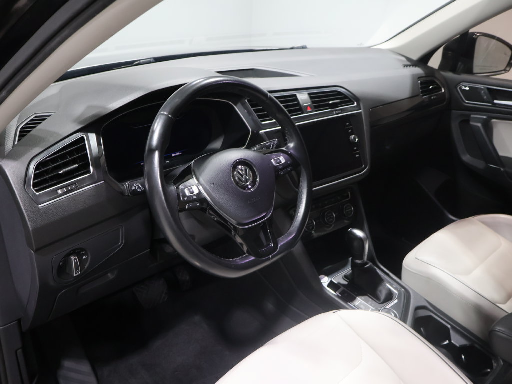 Used 2018 Volkswagen Tiguan SEL Premium AWD/4WD image 14