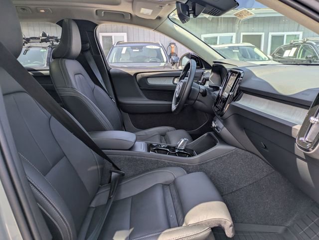Used 2025 Volvo XC40 B5 Ultra w/ Climate Package AWD/4WD image 30