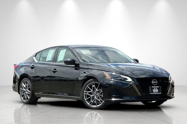 Used 2023 Nissan Altima 2.0 SR FWD image 2