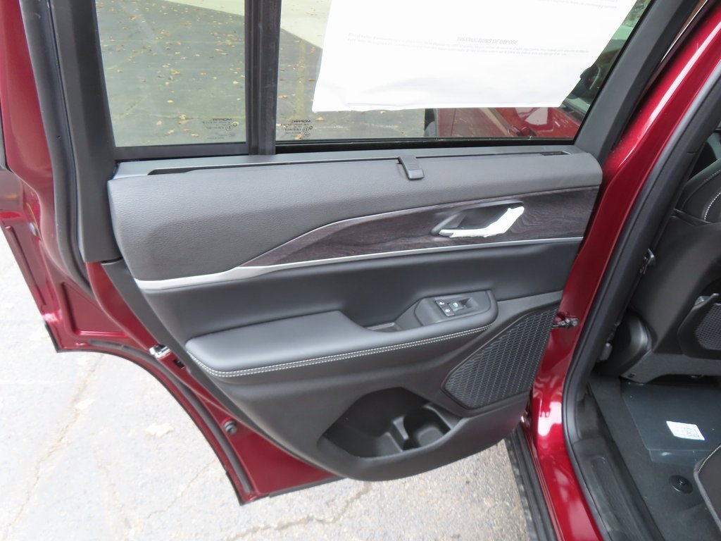 New 2025 Jeep Grand Cherokee Limited w/ Luxury Tech Group II image 24