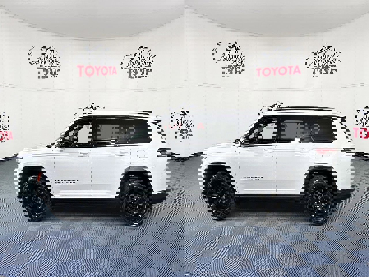 Used 2023 Jeep Grand Cherokee L Laredo image 4