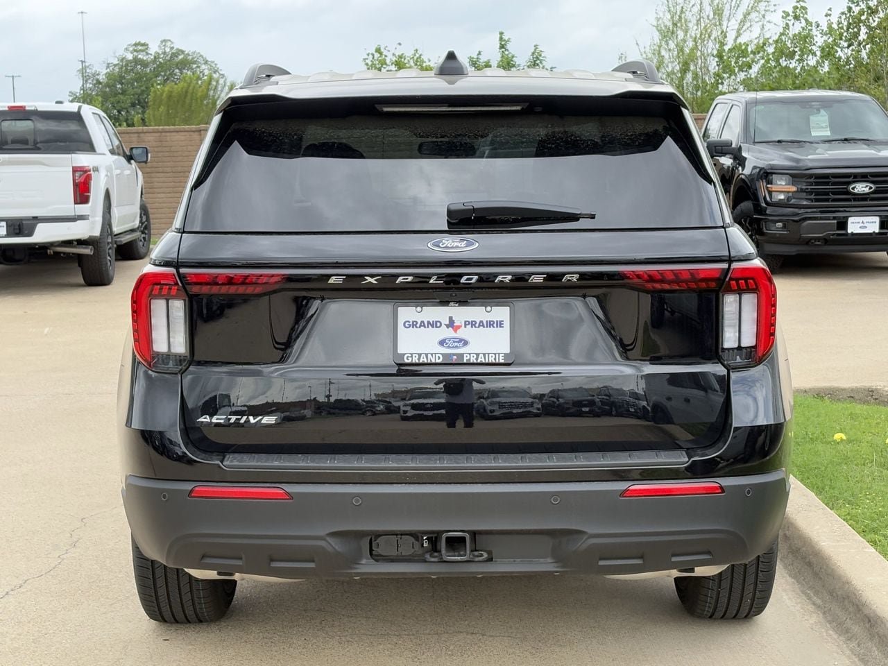 New 2026 Ford Explorer Active RWD image 6
