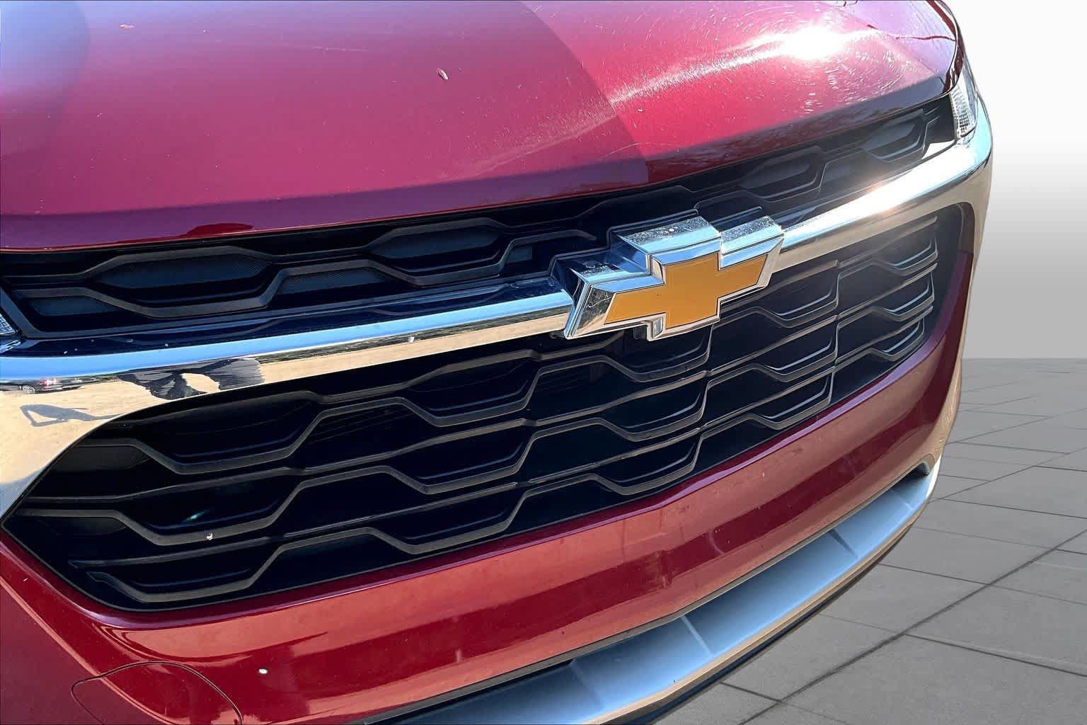Used 2025 Chevrolet Trax LT w/ LT Convenience Package FWD image 29