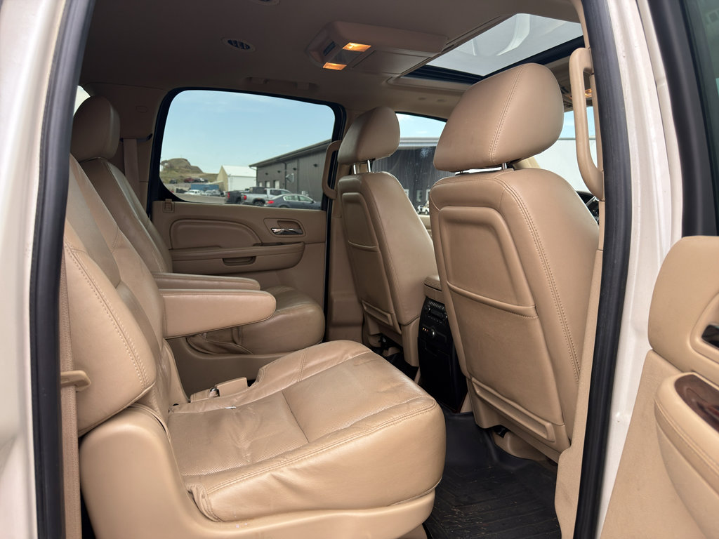 Used 2011 Cadillac Escalade ESV Premium AWD/4WD image 31
