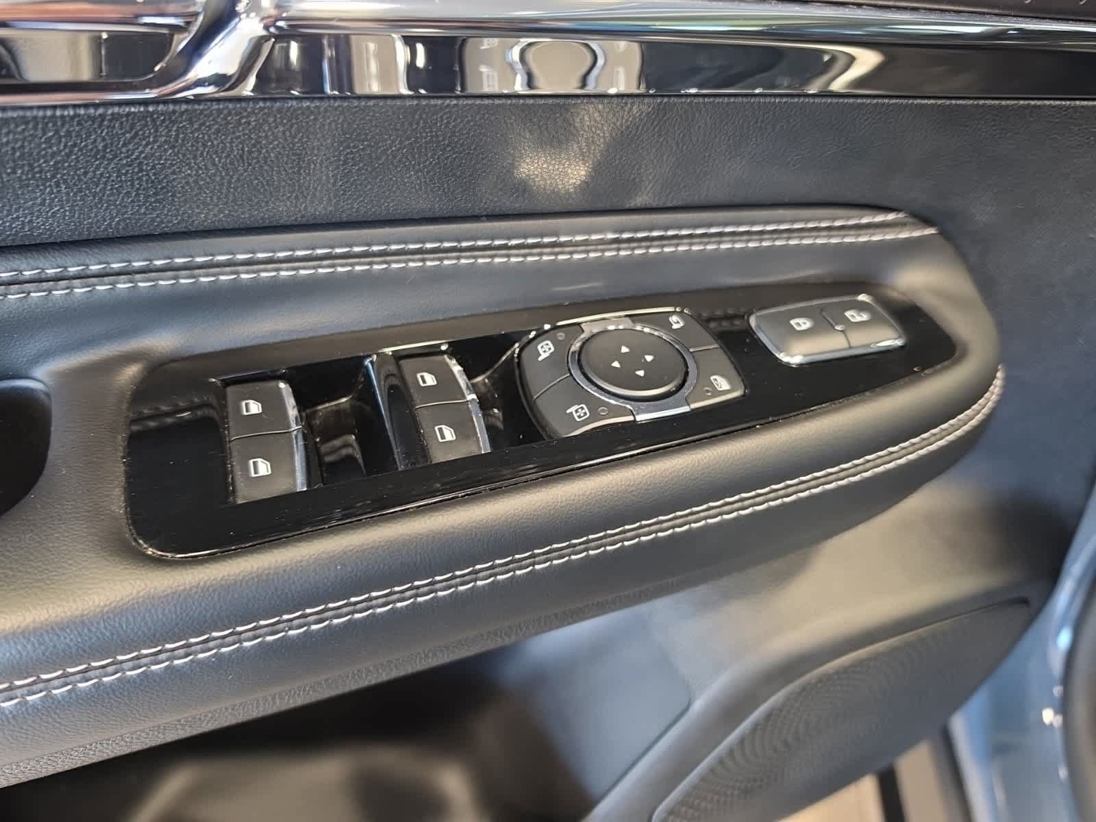 Used 2024 Lincoln Corsair AWD w/ Equipment Group 101A image 20
