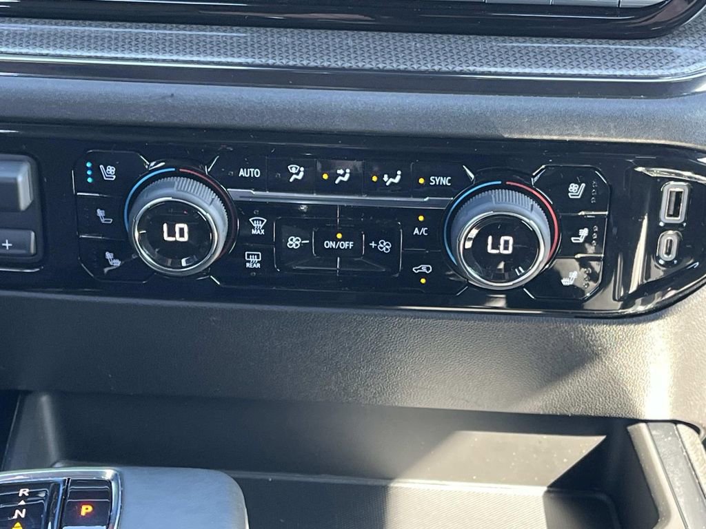Used 2023 Chevrolet Silverado 1500 ZR2 w/ Technology Package AWD/4WD image 14