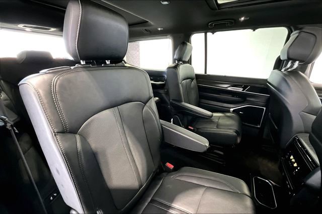 Used 2023 Jeep Wagoneer Series III w/ Premium Group I AWD/4WD image 26