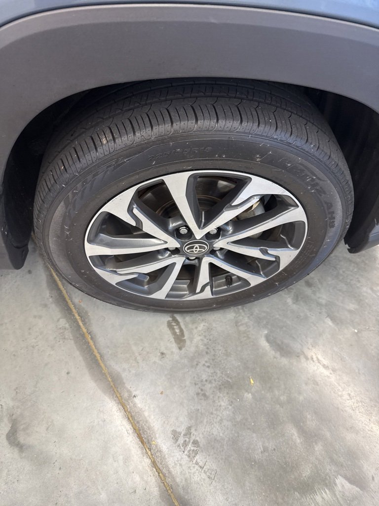 Used 2023 Toyota Corolla Cross XLE image 19