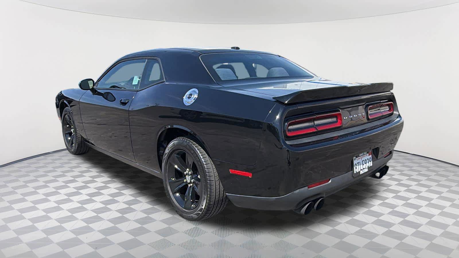 Used 2020 Dodge Challenger SXT RWD image 7